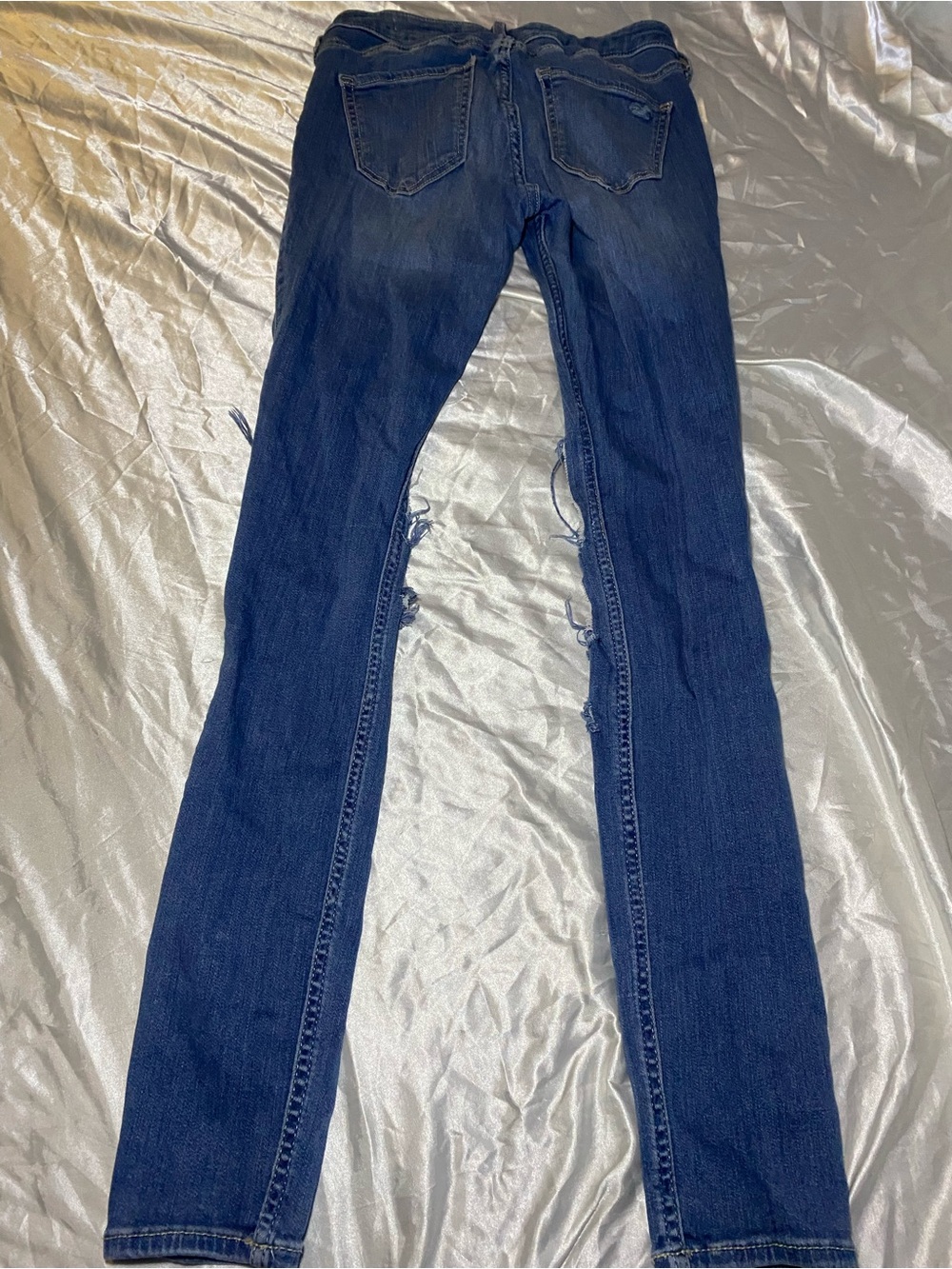 Hollister ripped jeans - Picture 6 of 10